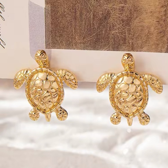 Sea Turtle Silver Stud Earrings - Picture 9 of 14